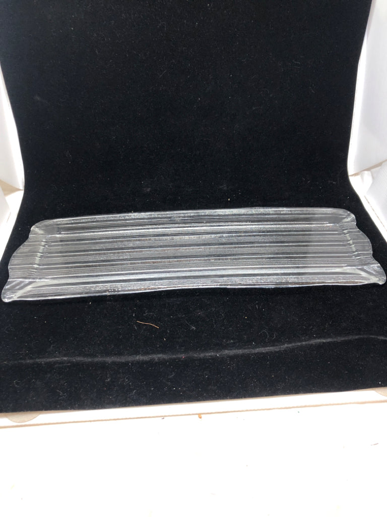 LONG RIBBED GLASS TRAY.