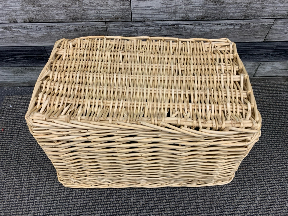 SQUARE WICKER BASKET.