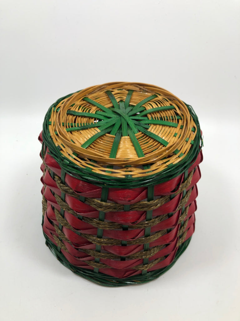 ROUND RED GREEN RIMMED WOVEN BASKET.