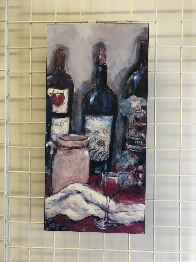 WINE BOTTLE PRINT ON WOOD WALL HANGING.