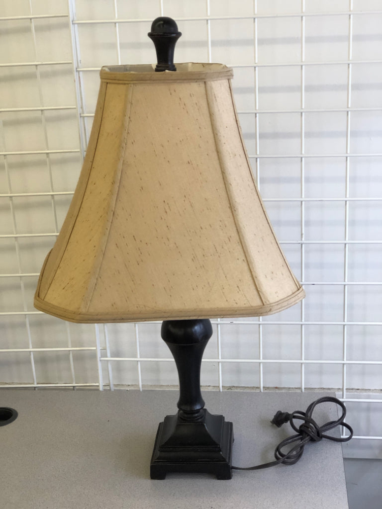BROWN WOOD BASE TABLE LAMP W/LARGE TAN RECTANGLE SHADE.