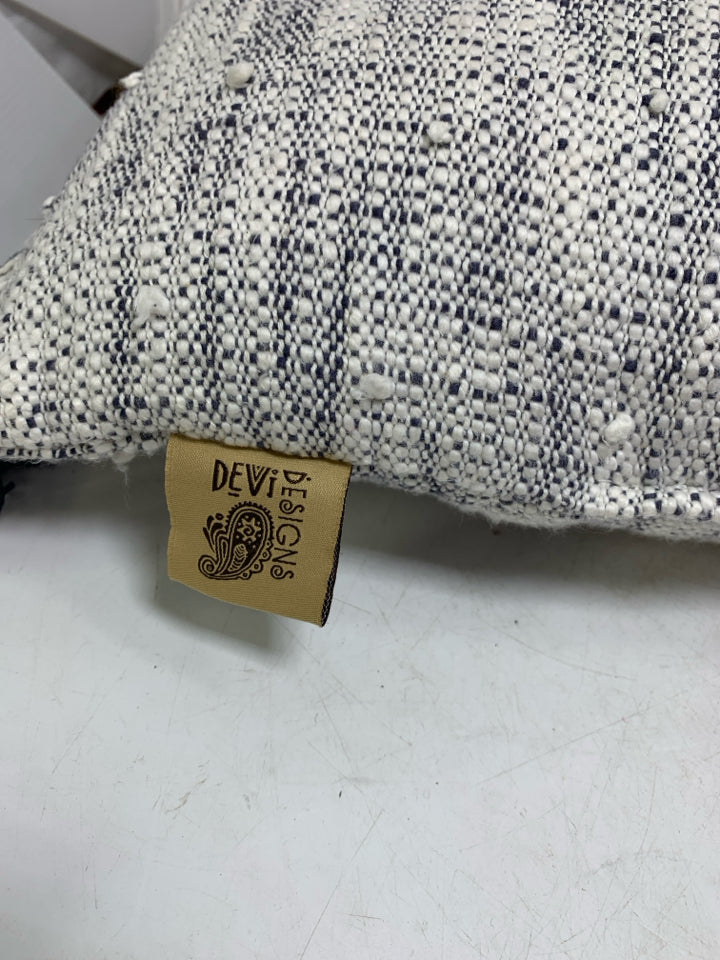 BLUE/WHITE FRINGE RECTANGLE PILLOW.