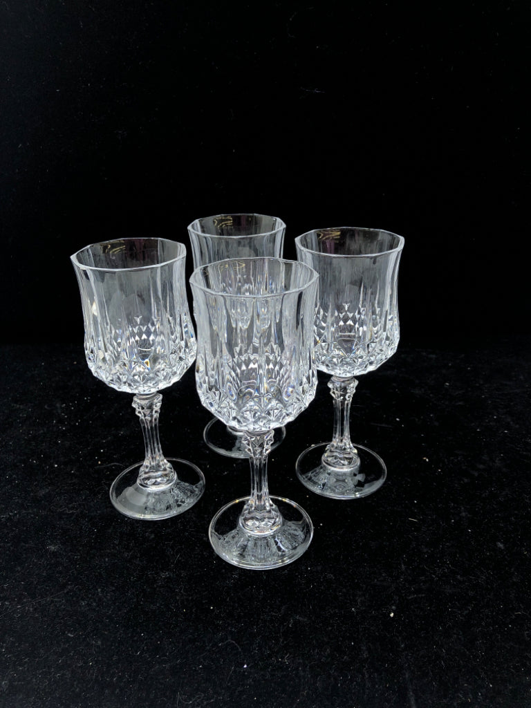 4 CRYSTAL WINE GASSES.