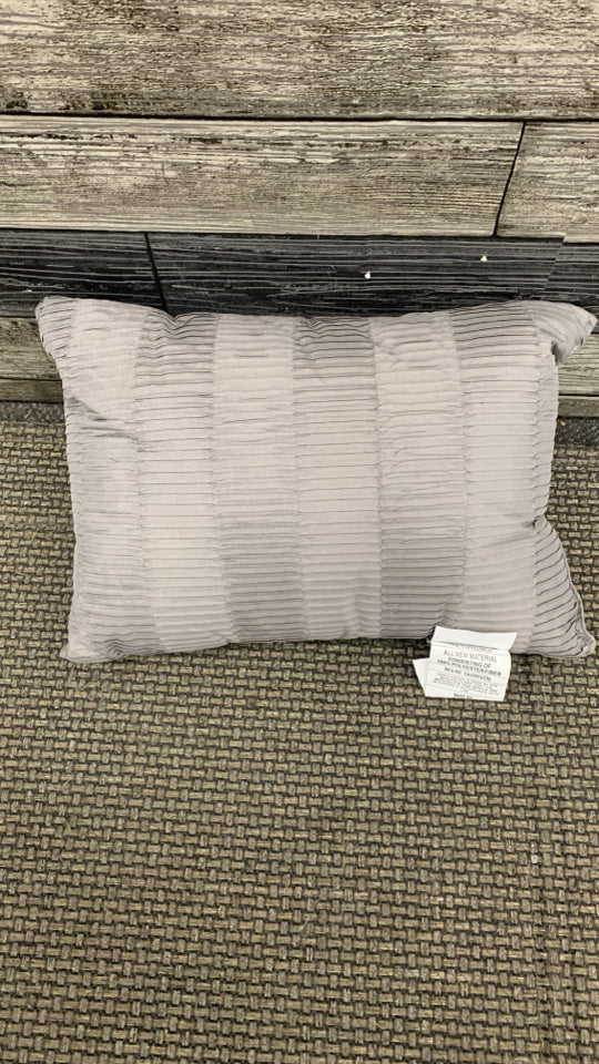 GREY RUFFLED ACCENT PILLOW.
