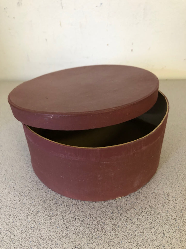 5 PRIMITIVE NESTING BOXES W/ NEAT & TIDY BOOK.