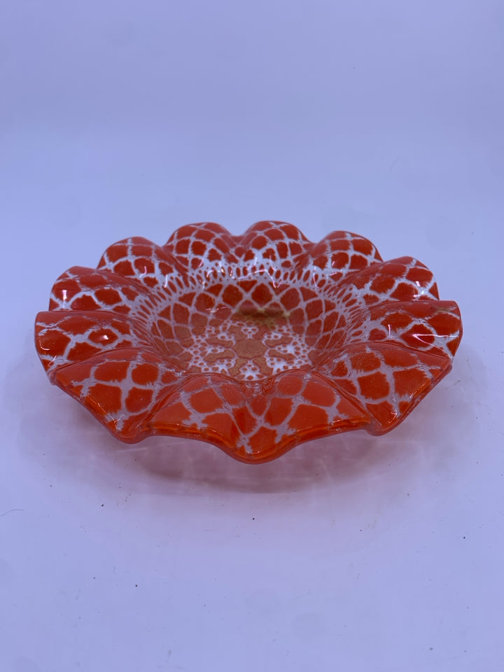 RED RUFFLED FUSED GLASS CANDLE PLATE.