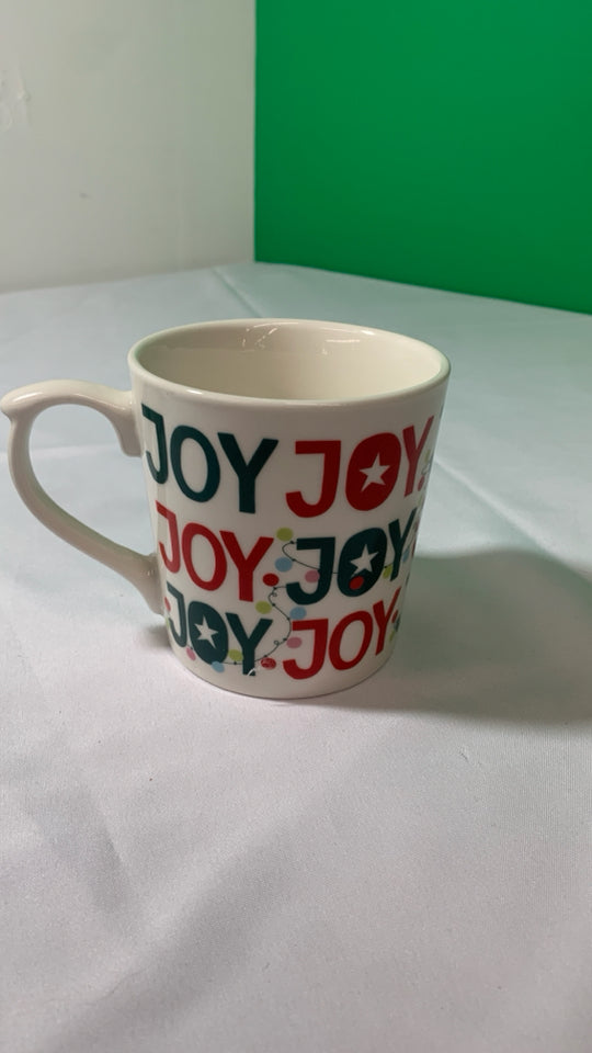 RED/GREEN JOY MUG W/ STRING LIGHTS.