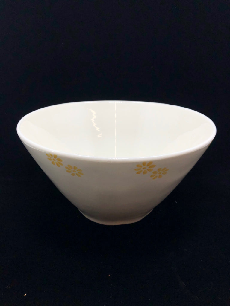DAISY PAINTED LARGE CERAMIC SERVING BOWL.