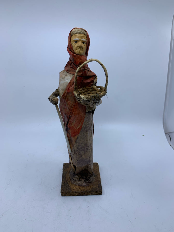 MEXICAN FOLK ART PAPER MACHE FIGURES.