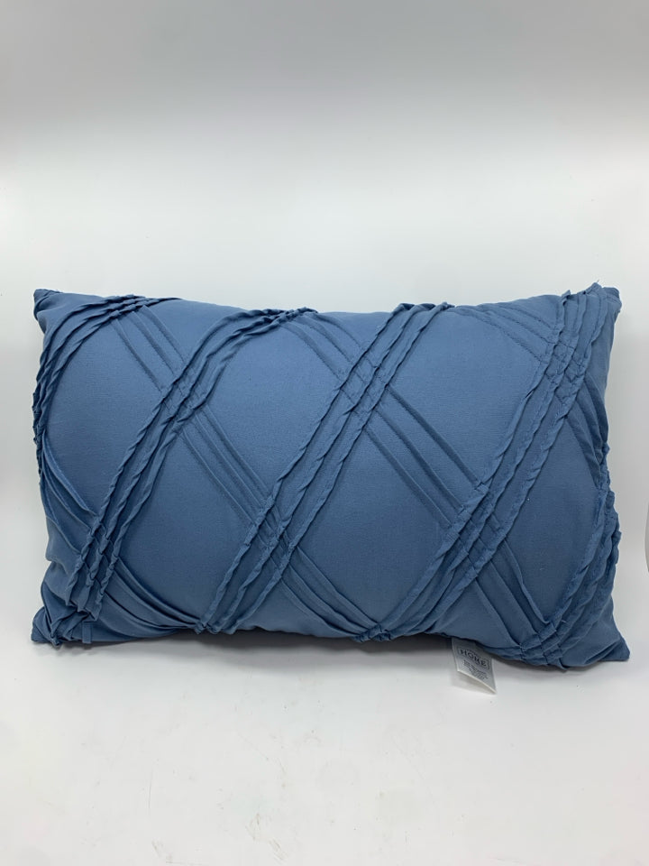 BLUE LINE RUFFLE PILLOW.