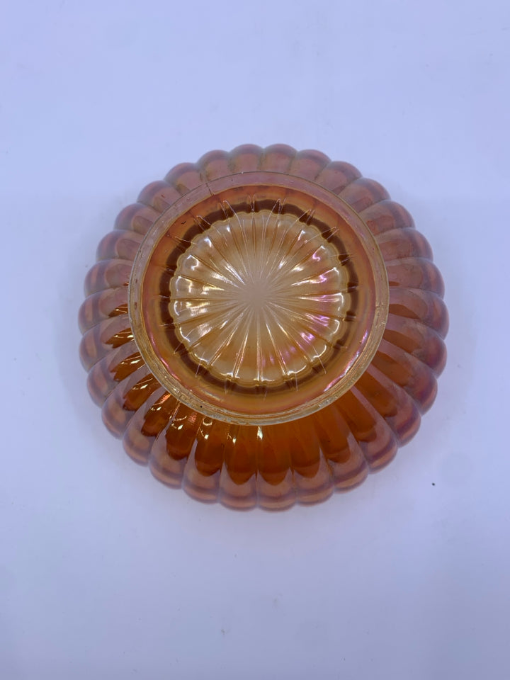 VINTAGE RIBBED CARNIVAL GLASS BOWL W/ SCALLOP EDGE.