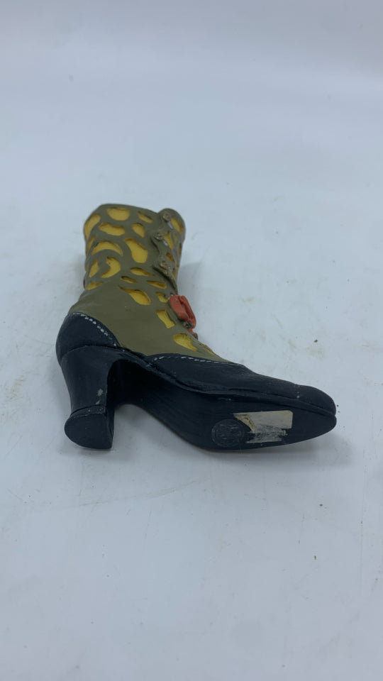 SM RESIN BOOT FIGURINE.