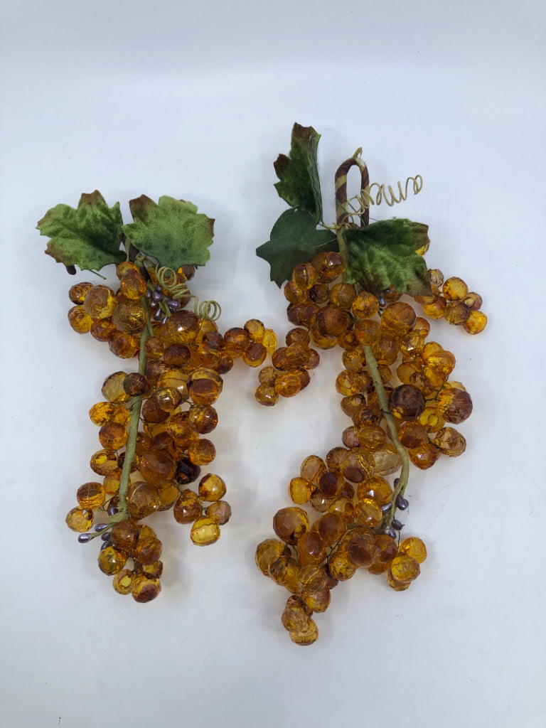 2 ORANGE GRAPE WALL DECOR.