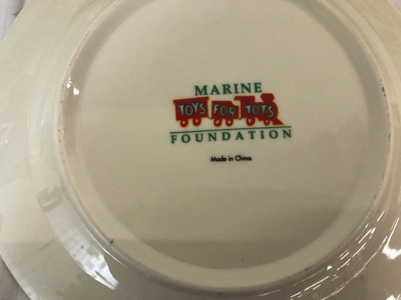 42 MARINE FOUNDATON TOYS FOR TOTS CHRISTMAS DISH SET- svc 6+.