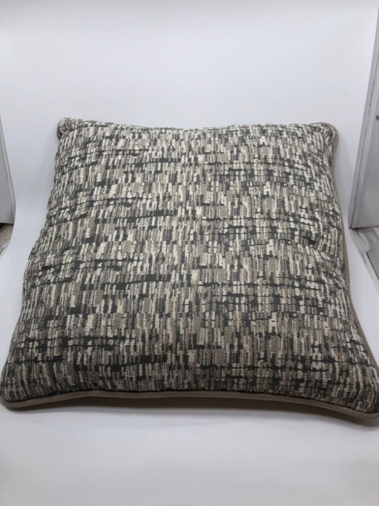 GRAY MULTI-STITCH PILLOW.