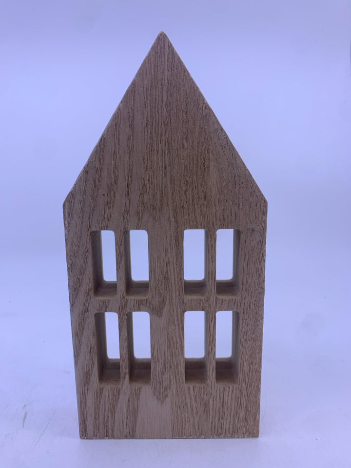 SMALL WOOD HOUSE W PINK SIDES.