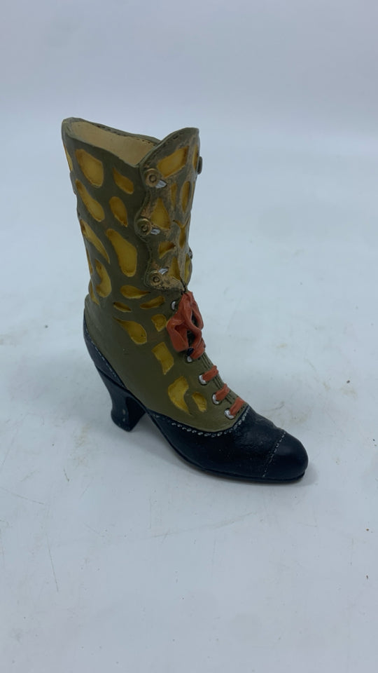 SM RESIN BOOT FIGURINE.