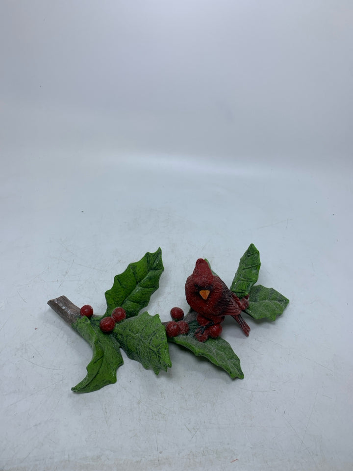 RESIN SPARKLE CARDINAL ON HOLLY BRANCH.