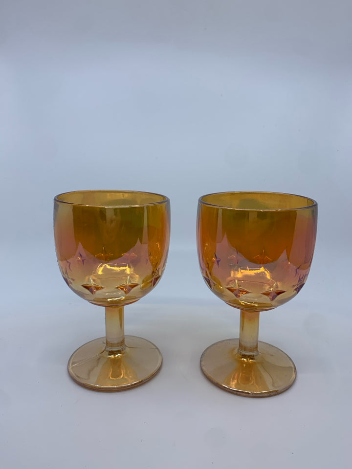 2 ORANGE IRIDESCENT WINE GLASSES.