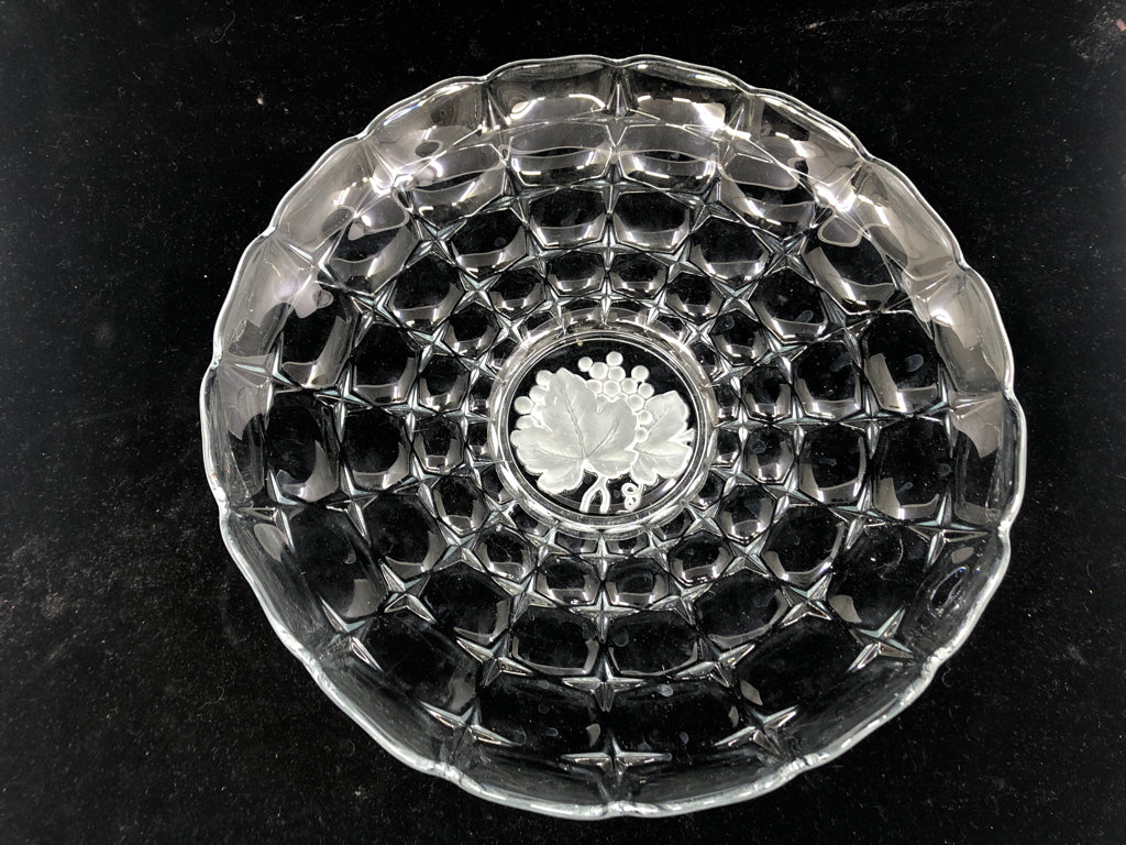 SHALLOW GLASS BOWL W FROSTED LEAF CENTER.