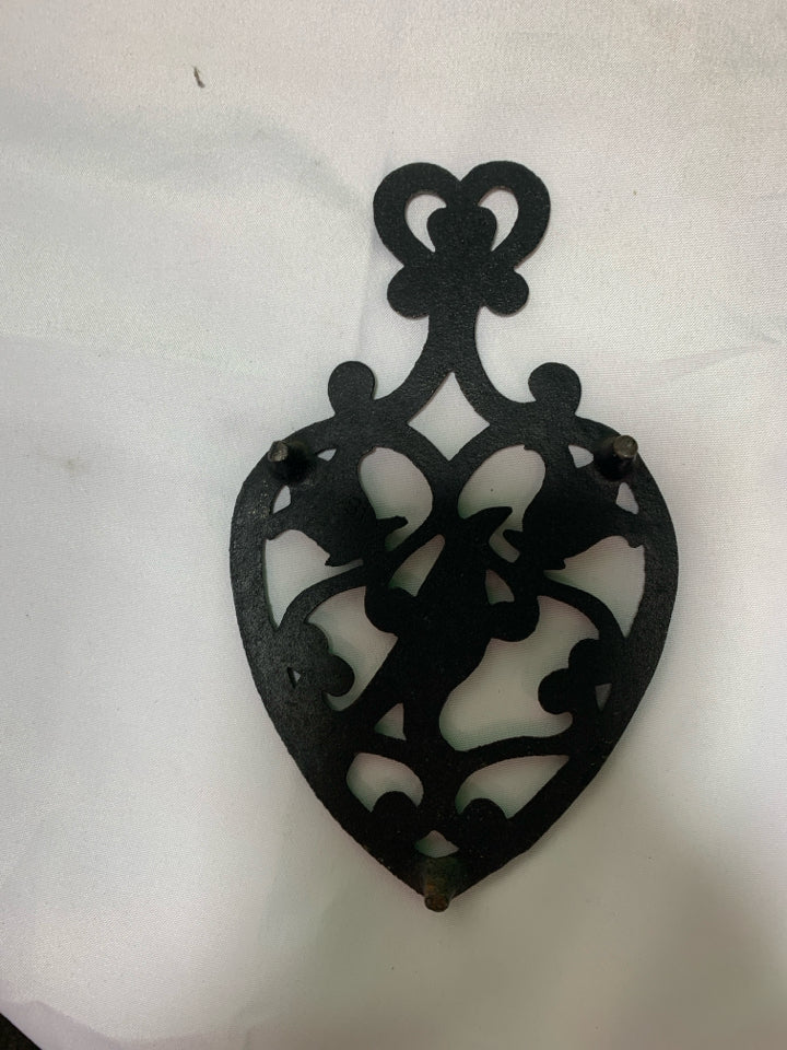 VTG CAST IRON BIRD HEART TRIVET.