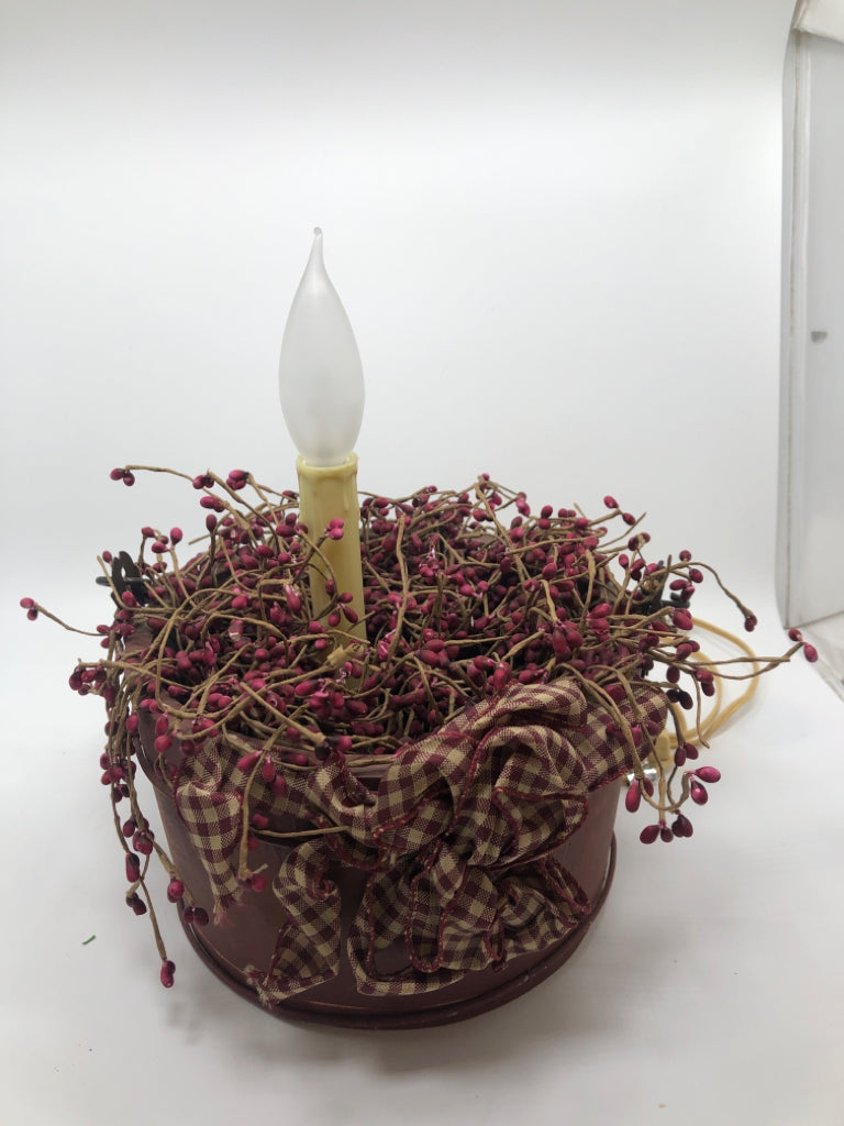 PRIMITIVE WOODEN BUCKET LIGHT W/PIP BERRIES.