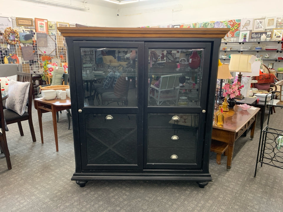 CABINET W/ 2 SLIDING GLASS DOORS 4 DRAWERS/WINE RACK/ GLASS SHELVES WOOD TOP.