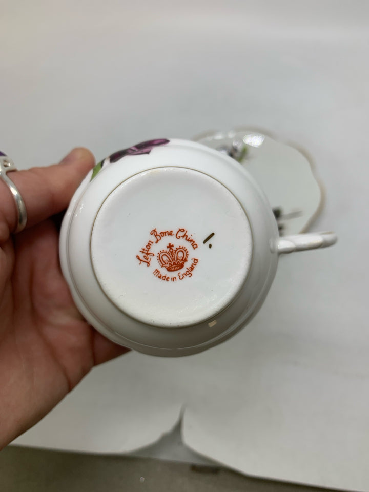 DARK PURPLE/WHITE FLOWERS TEA CUP.
