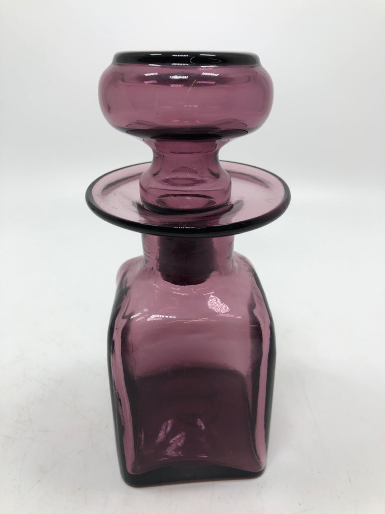 SM PURPLE GLASS DECANTER.