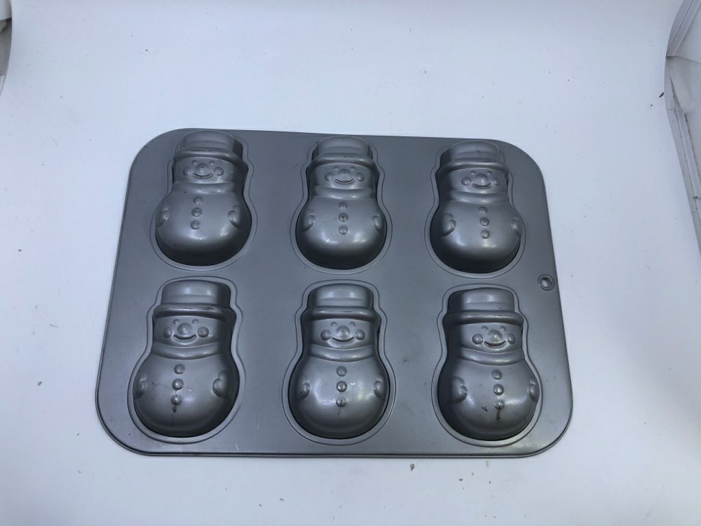 SNOWMAN CAKE PAN.