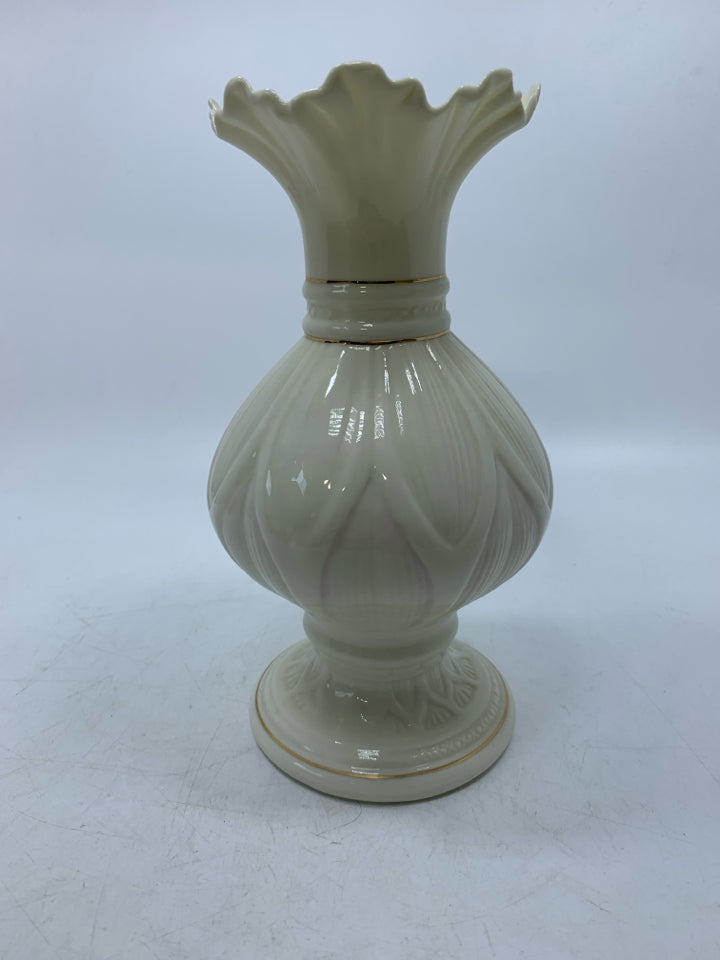 DETAILED FOOTED VASE W/ SLIGHT PINK UNEVEN EDGE GOLD.