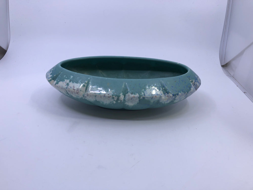VTG OVAL TEAL PLANTER W/ WHITE DRIP.