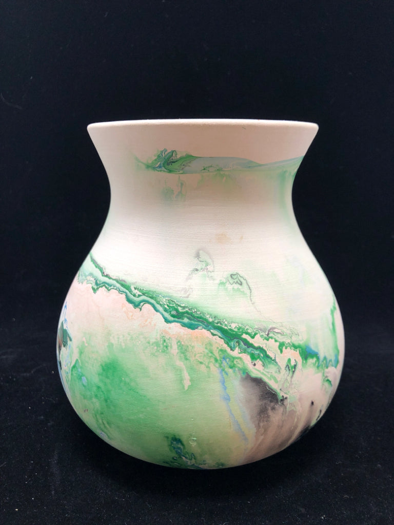 VTG NEMADJI POTTERY VASE W/GREEN/BLUE/BLACK SWIRLED MARBLE DESIGN.