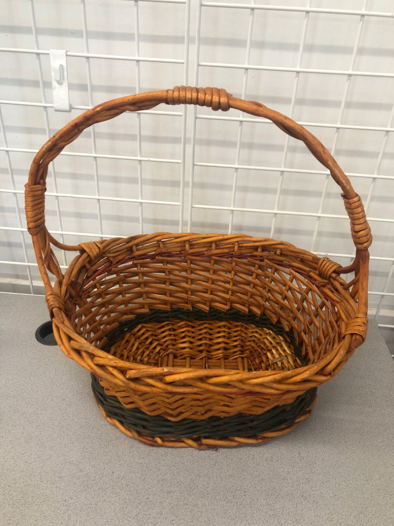 THICK WOVEN BASKET W/GREEN STRIPE.