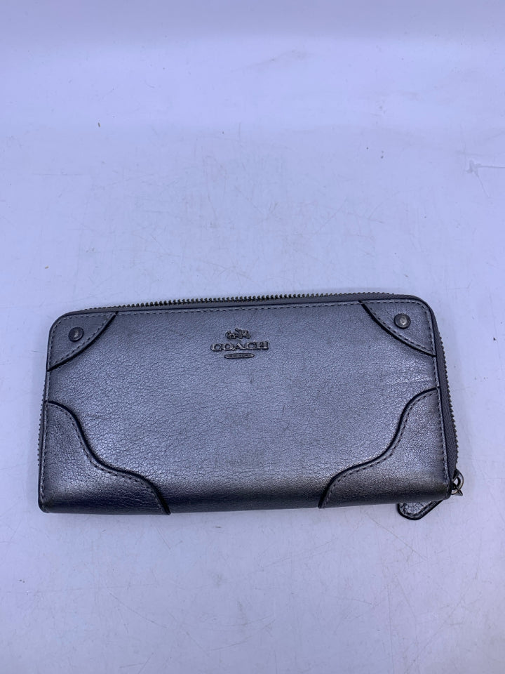 Coach Mickie Zip Around Wallet *Minor Exterior Wear