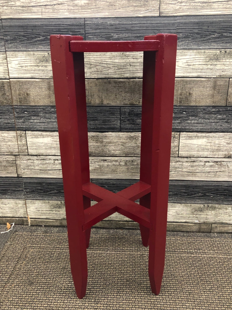 RED PAINTED WOODEN PLANT STAND.