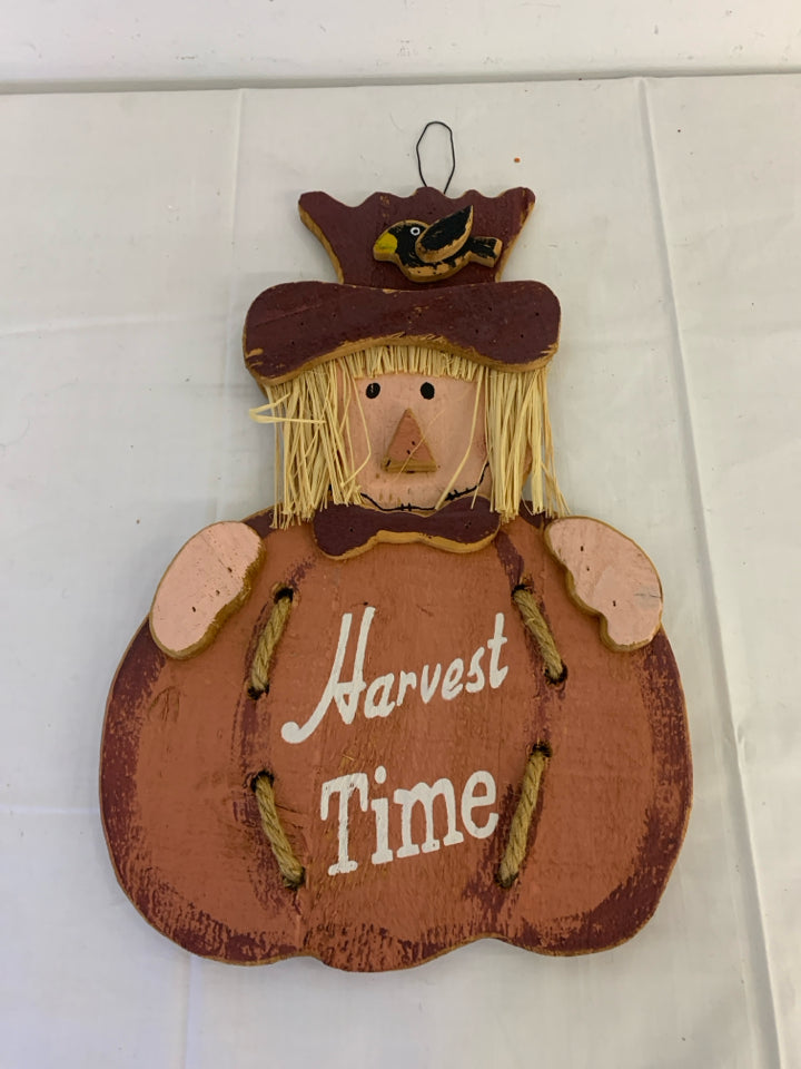 SCARECROW WOOD HARVEST TIME WALL HANGING.