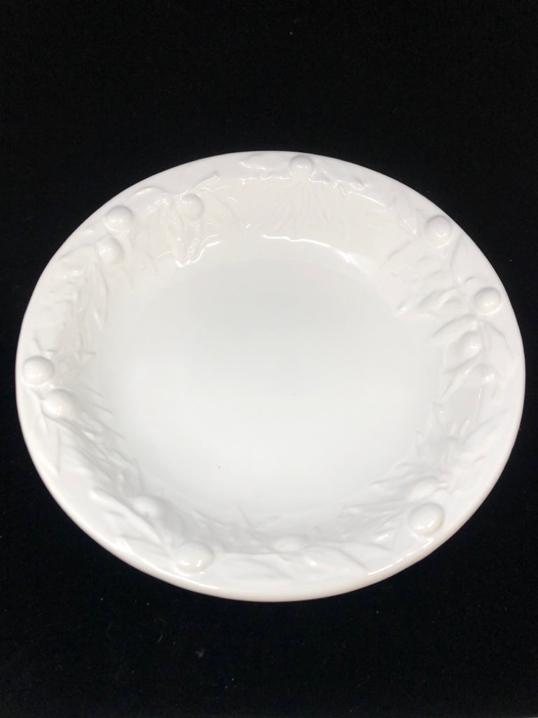 LG WHITE CERAMIC SERVING BOWL W/EMBOSSED LEAVES.