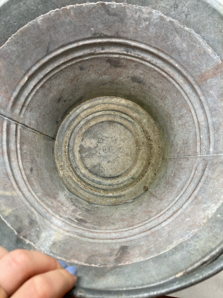VINTAGE METAL BUCKET