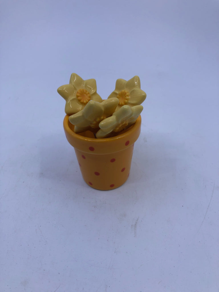 5 PC YELLOW FLORAL TOOTHPICK SET.