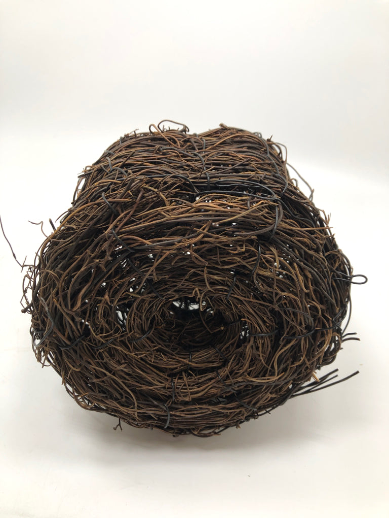 SMALL TWIG PUMPKIN DECOR.