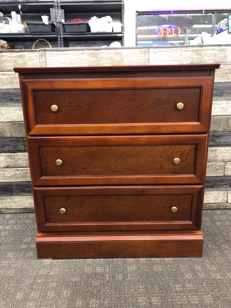 SHORT DARK WOOD 3 DRAWER DRESSER.