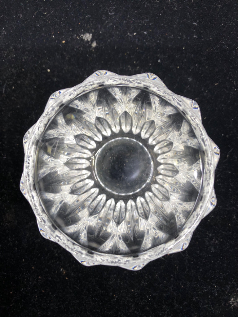 SMALL RIBBED GLASS TEALIGHT HOLDER.