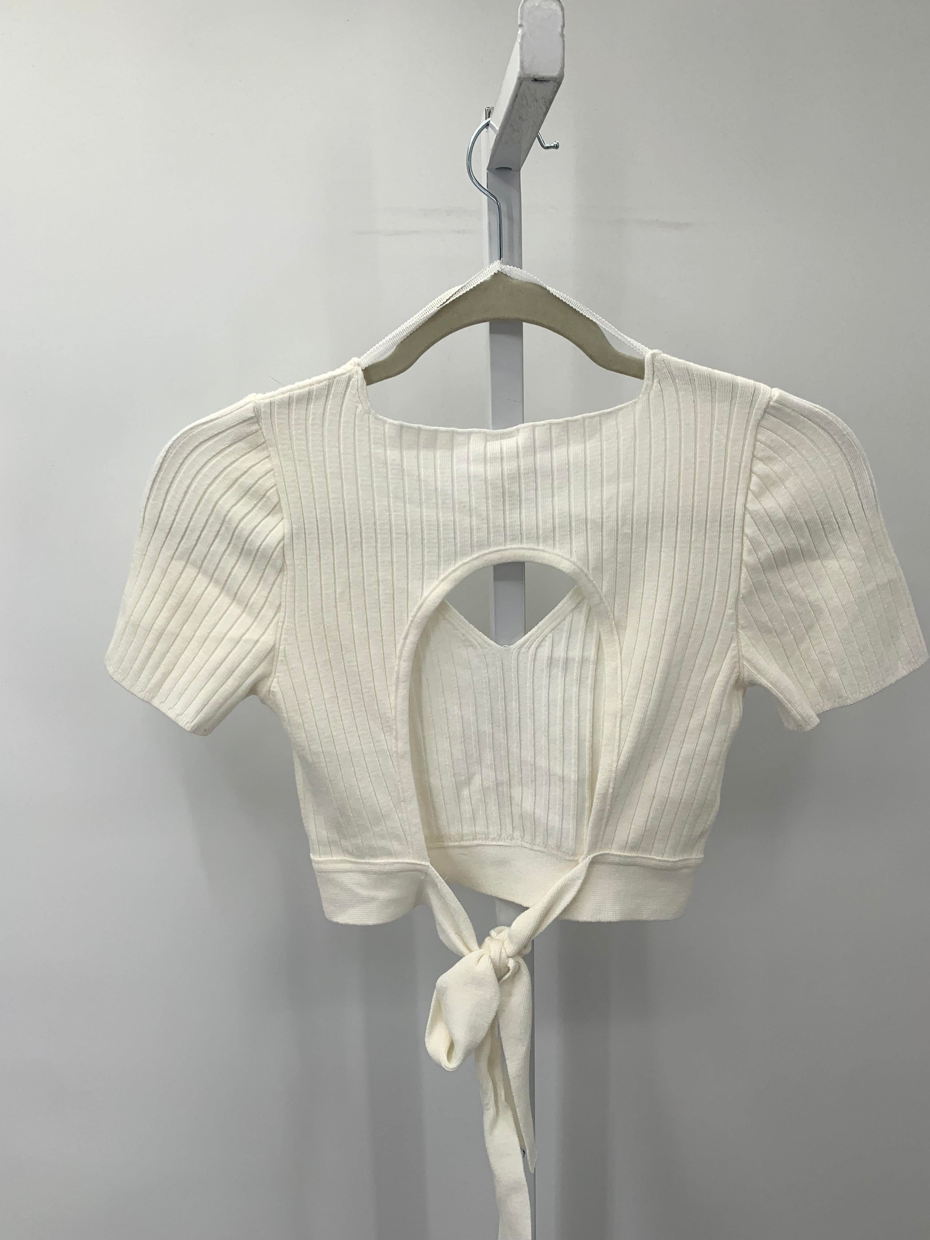 Size Large Juniors Short Sleeve Shirt