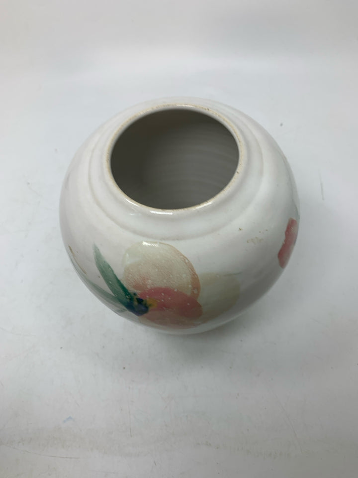 SPHERE VASE W/ PINK FLOWERS.