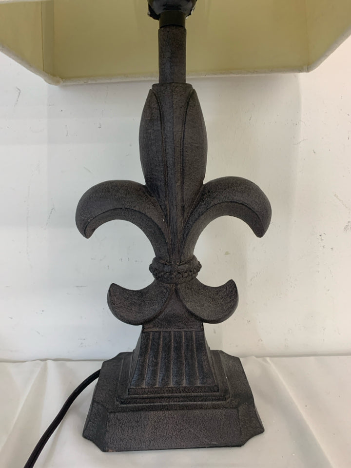 BLACK FLEUR DE LIS W CREAM SHADE.