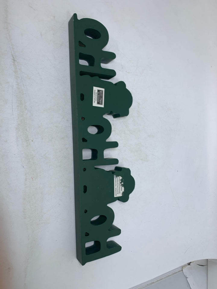 GREEN GLOSSY HOHOHO SIGN W/ TEDDY BEARS.
