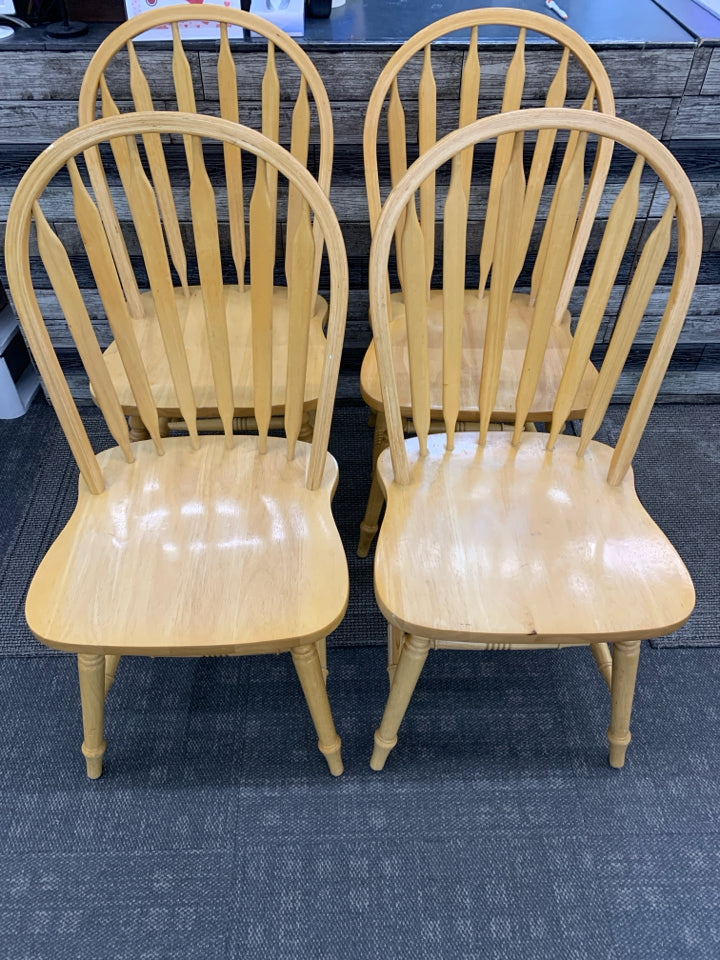 4PC SET TAN WOODEN DINING ROOM CHAIRS.