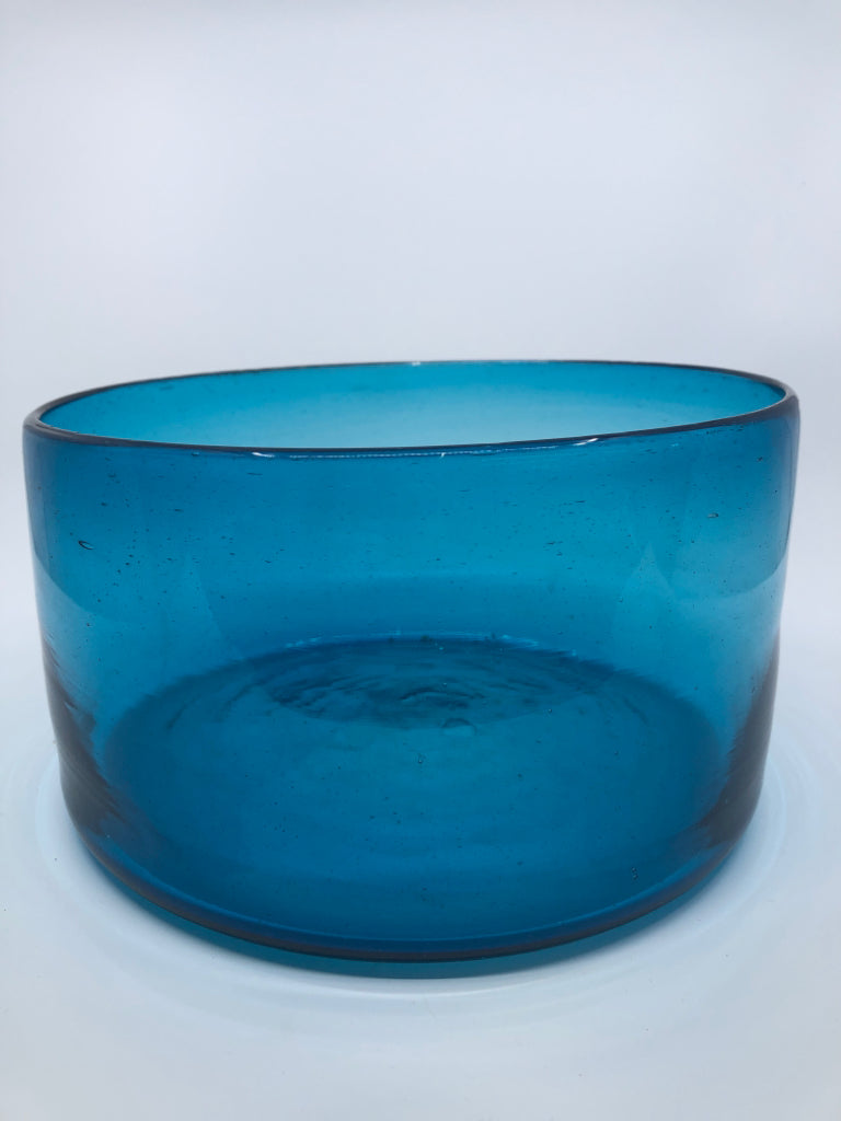 LARGE BLUE GLASS CENTERPIECE BOWL.