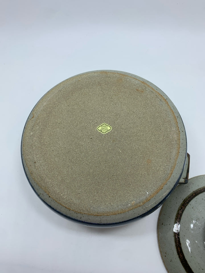VTG STONEWARE COVERED CASSEROLE DISH.